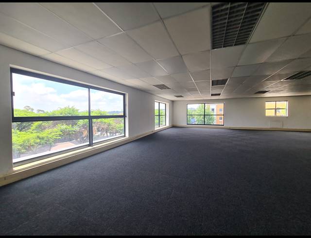 586M² OFFICE TO LET IN VORNA VALLEY